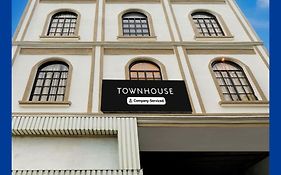 Super Oyo Townhouse Varanasi Railway Junction